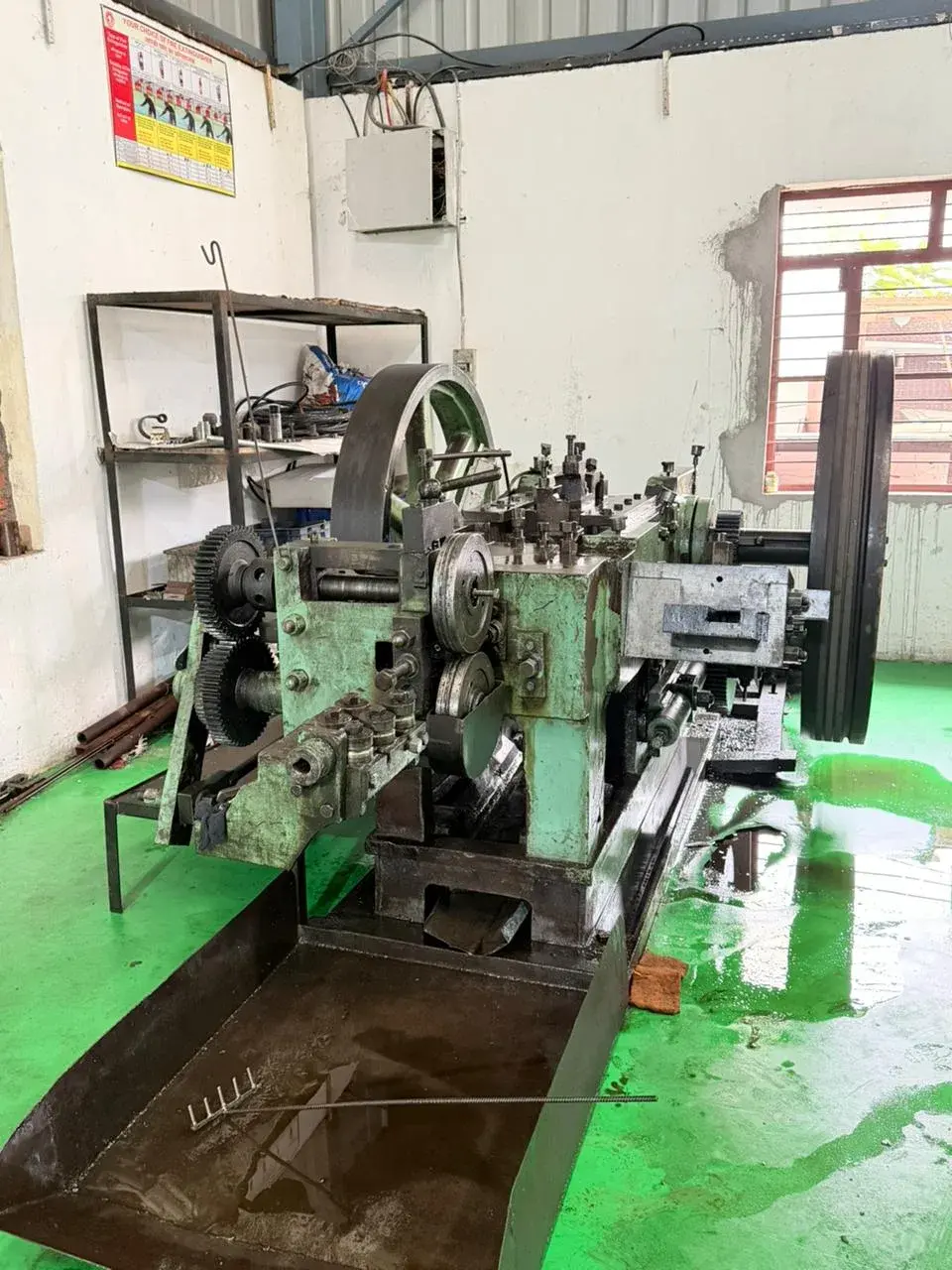 Cold-heading nut former machine in operation
