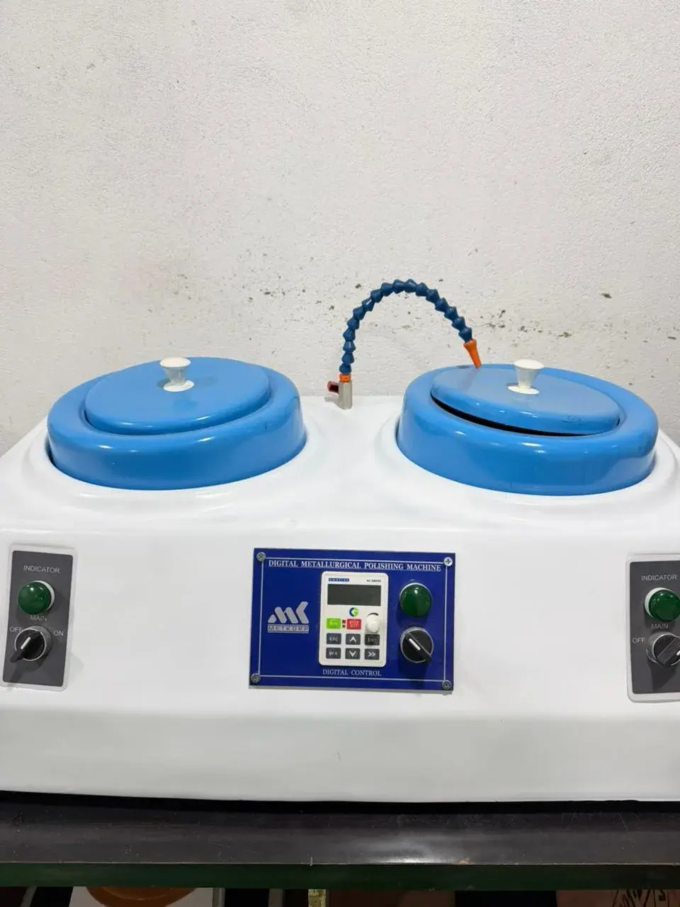 Digital metallurgical polishing machine for sample preparation